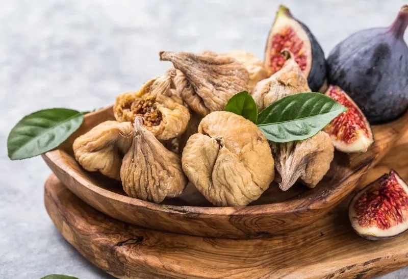 خشک کردن انجیر در خانه - طرز تهیه انجیر خشک نخی