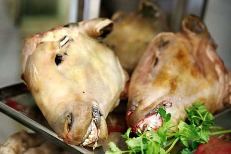 پاك كردن كله پاچه با تیغ